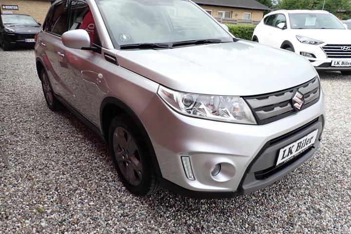 Sølv Suzuki Vitara fra 2015