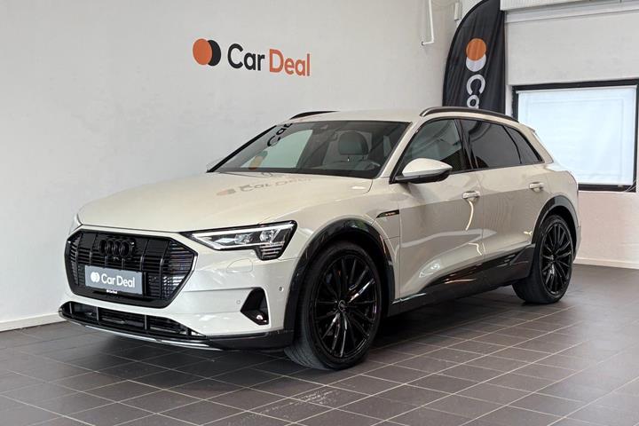 Beige Audi e-tron fra 2021