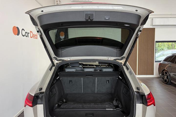 Beige Audi e-tron fra 2021