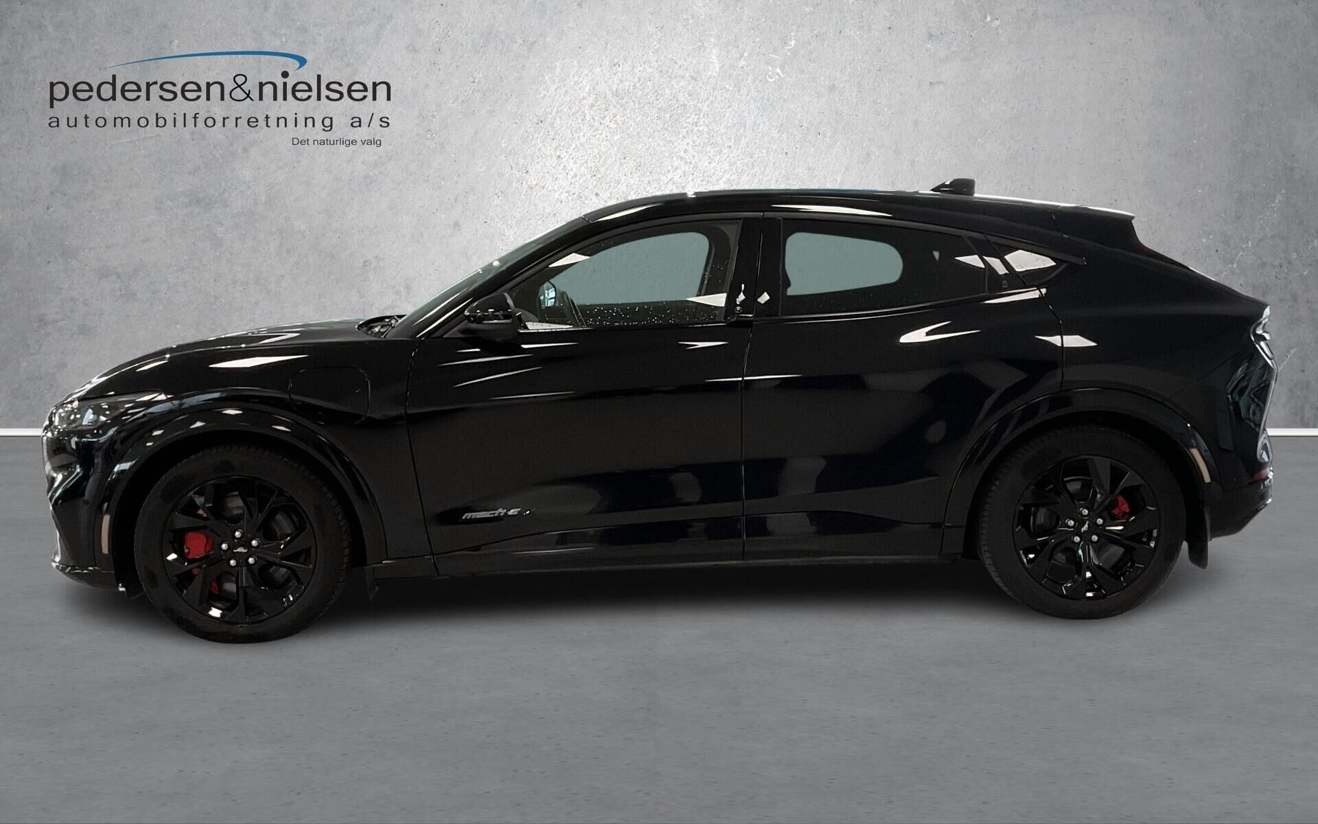 Sort Ford Mustang Mach-E fra 2024