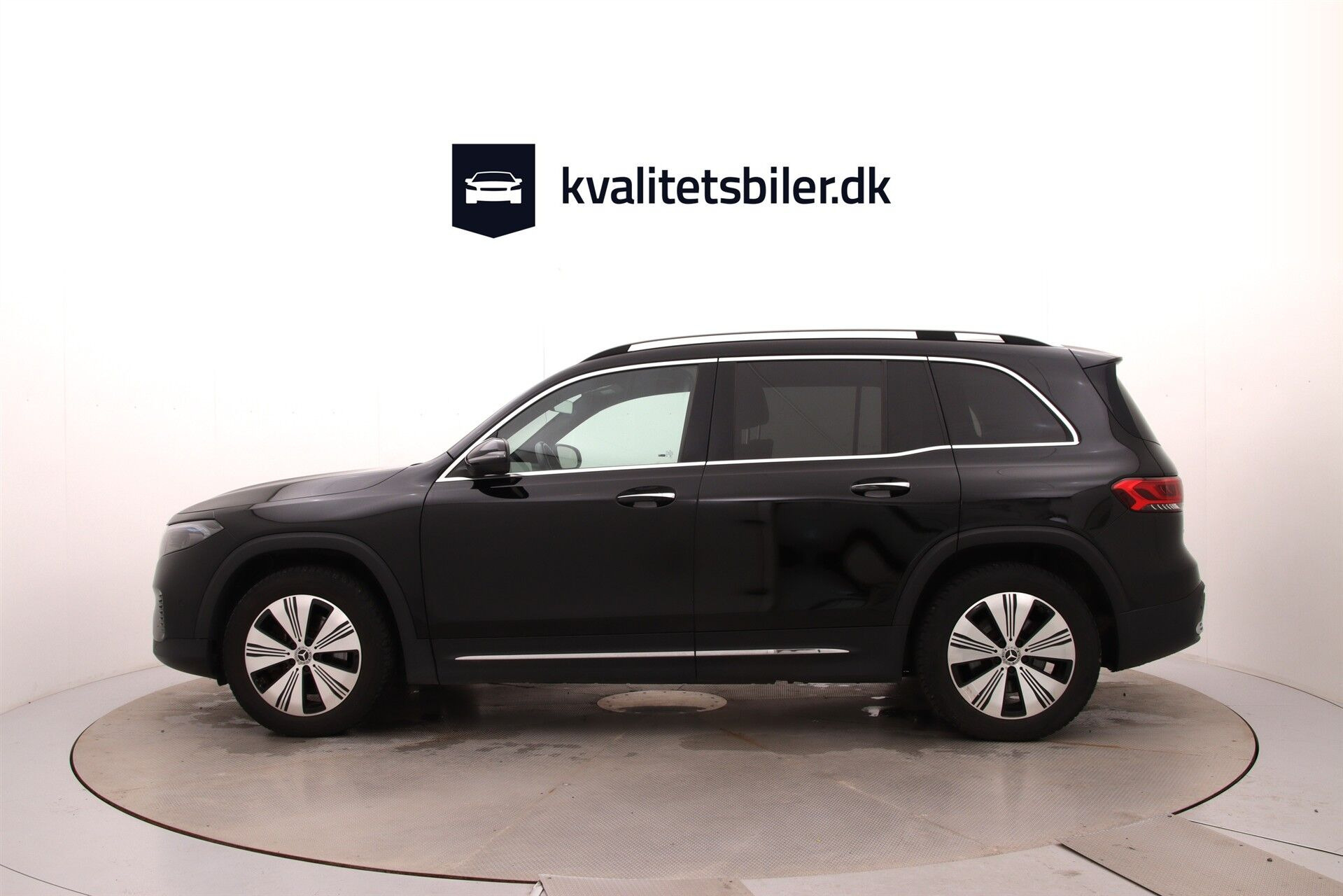 Sort Mercedes EQB350 fra 2023