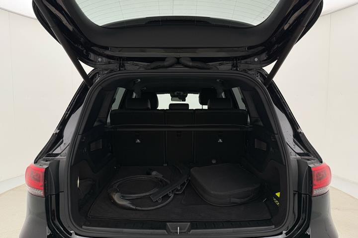 Sort Mercedes EQB350 fra 2023