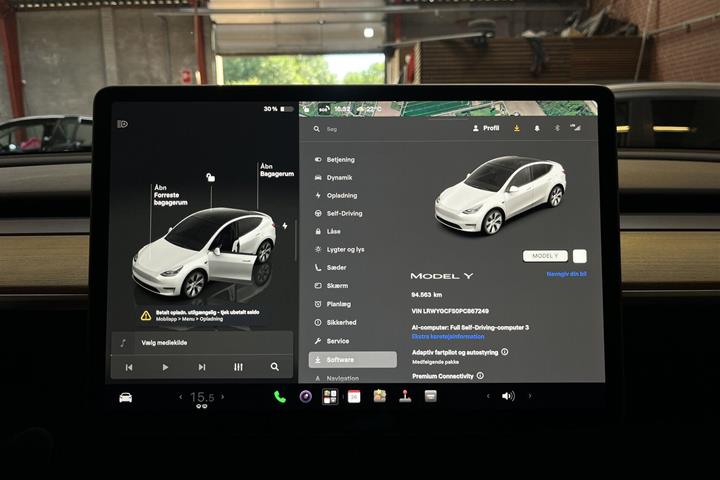 Hvid Tesla Model Y fra 2023