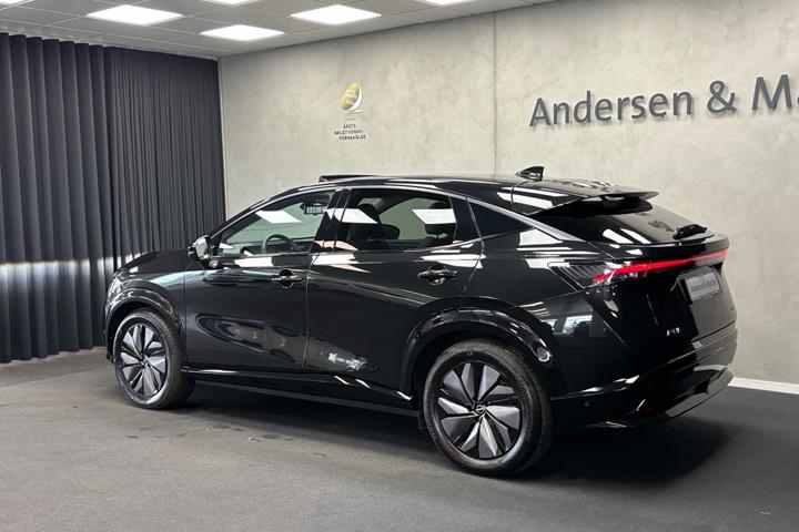 Sort Nissan Ariya fra 2025