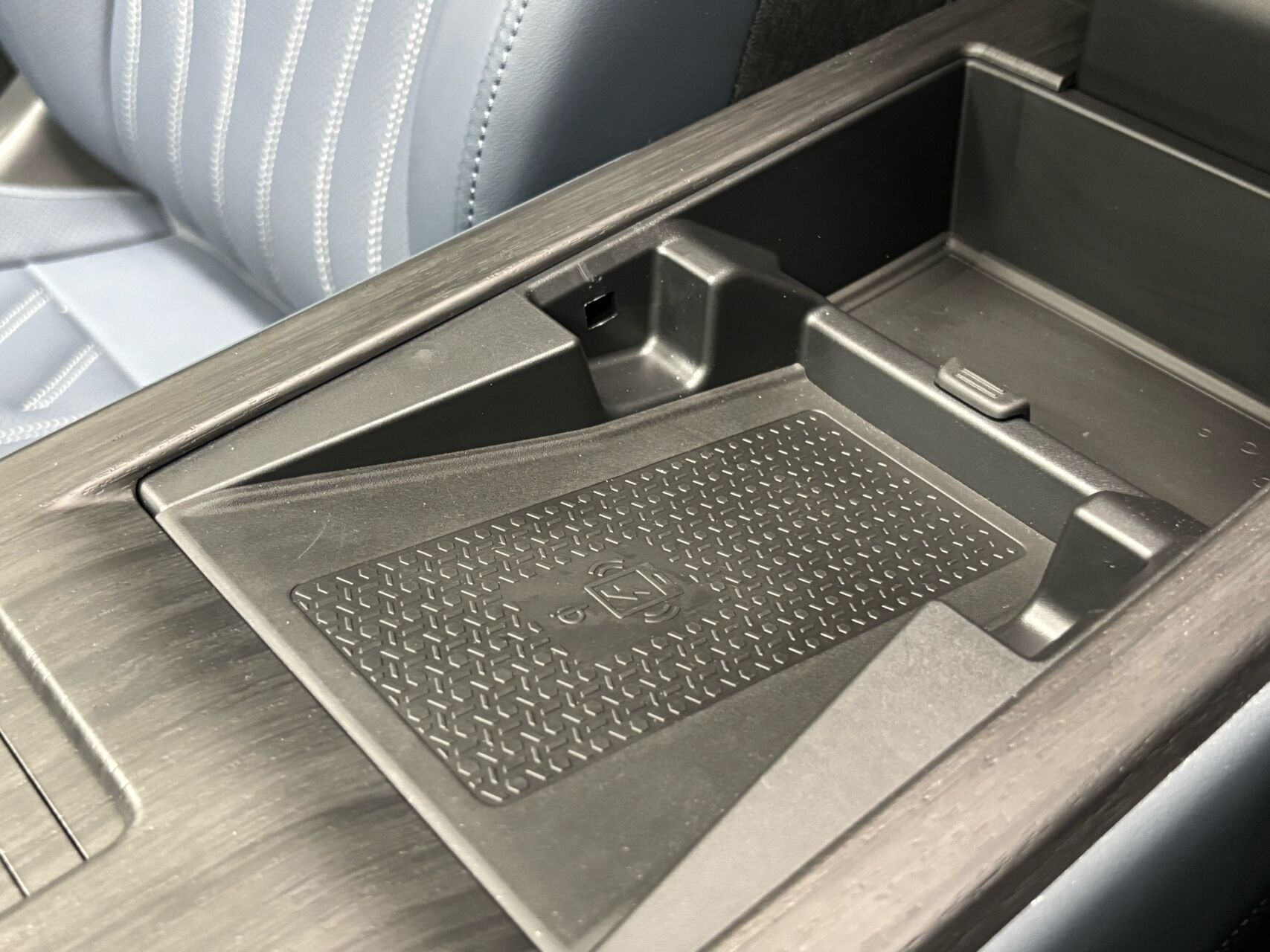 Sort Nissan Ariya fra 2025