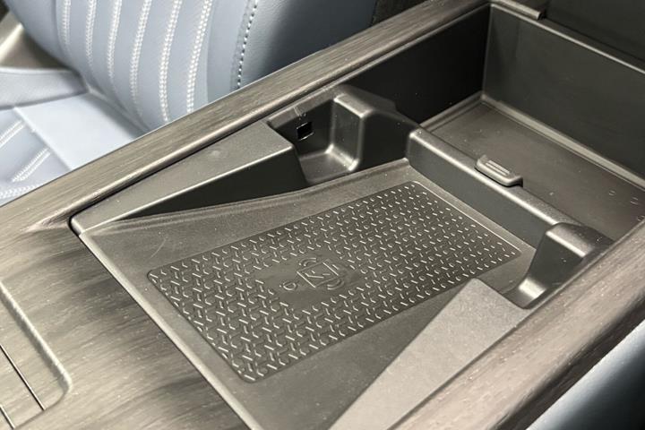 Sort Nissan Ariya fra 2025