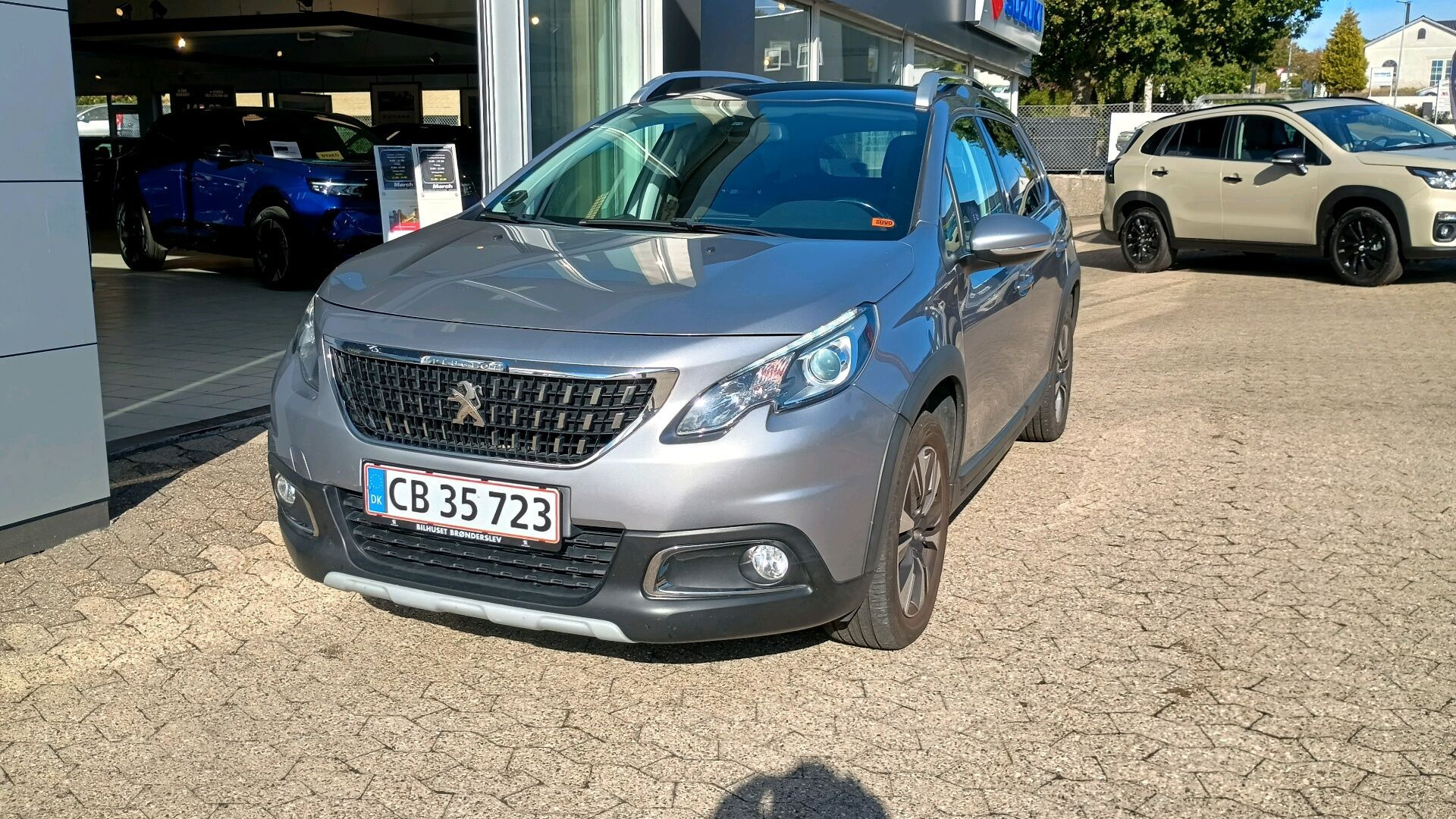 Grå Peugeot 2008 fra 2018