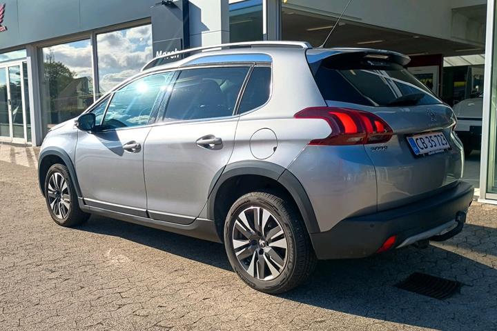 Grå Peugeot 2008 fra 2018