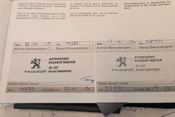 Grå Peugeot 2008 fra 2018