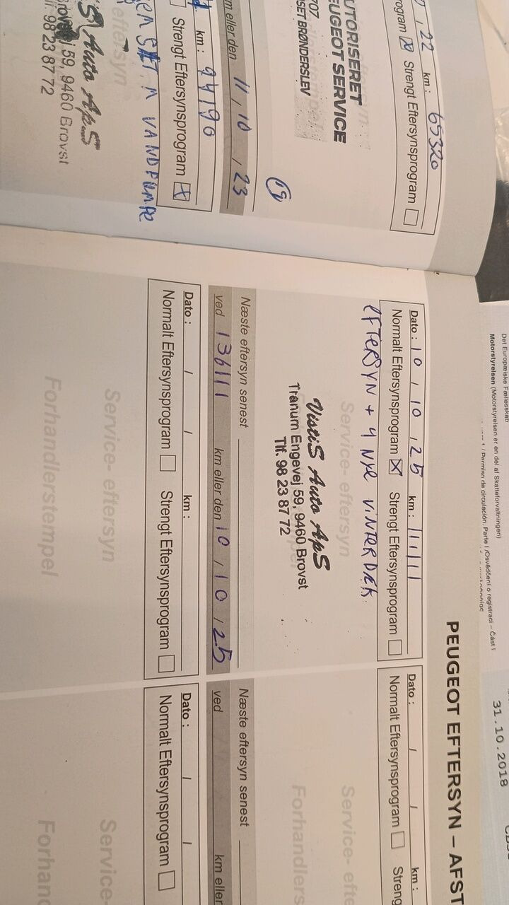 Grå Peugeot 2008 fra 2018