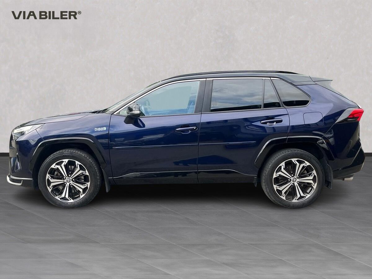 Blå Toyota RAV4 Plug-in fra 2022