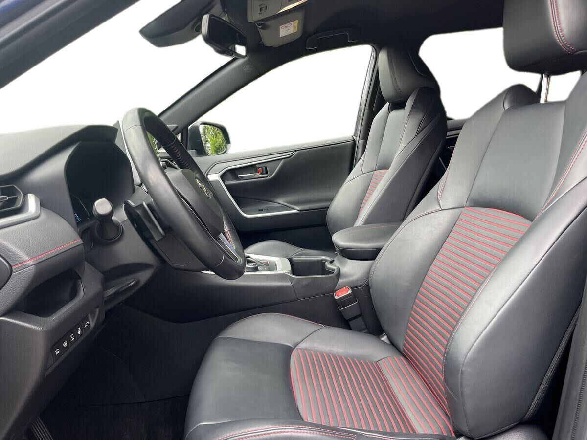 Blå Toyota RAV4 Plug-in fra 2022