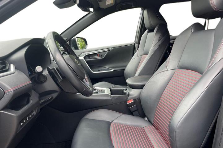 Blå Toyota RAV4 Plug-in fra 2022
