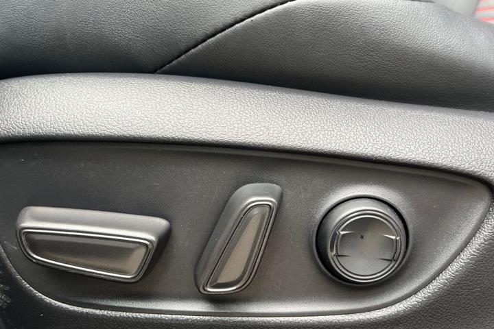 Blå Toyota RAV4 Plug-in fra 2022