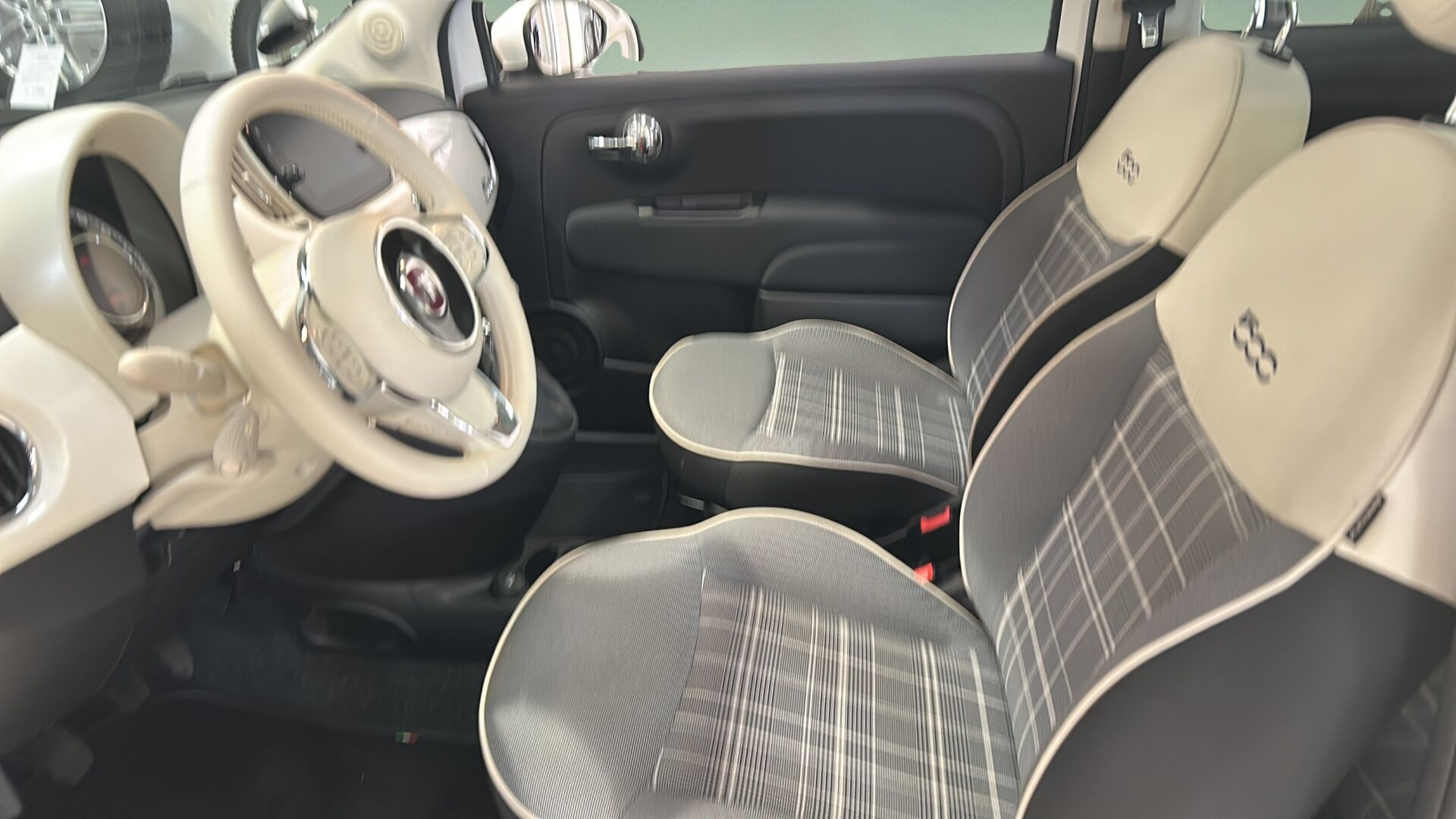 Hvid Fiat 500 fra 2020