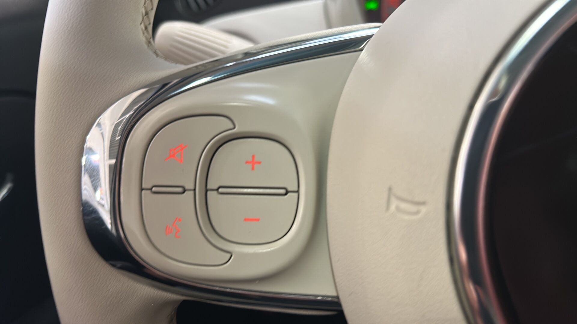 Hvid Fiat 500 fra 2020