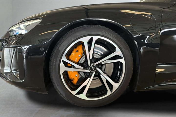 Sort Audi e-tron GT fra 2023