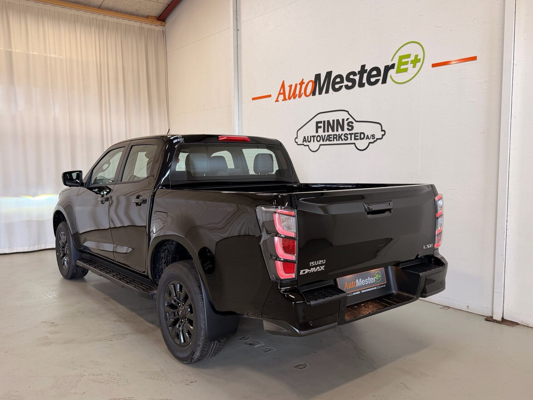 Sort Isuzu D-Max fra 2026