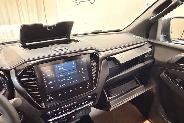 Sort Isuzu D-Max fra 2026