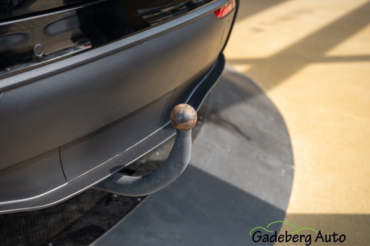 Sort Tesla Model Y fra 2022