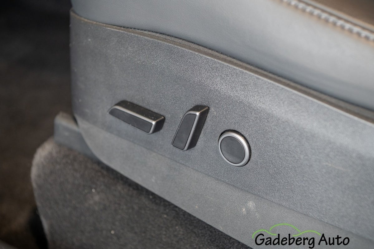 Sort Tesla Model Y fra 2022