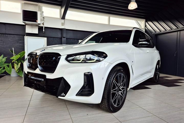 Hvid BMW iX3 fra 2023