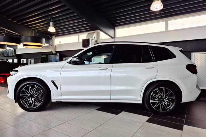 Hvid BMW iX3 fra 2023