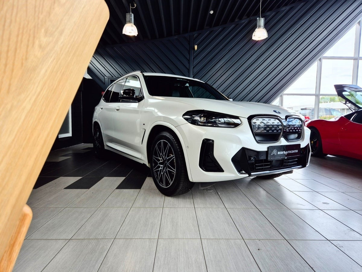 Hvid BMW iX3 fra 2023