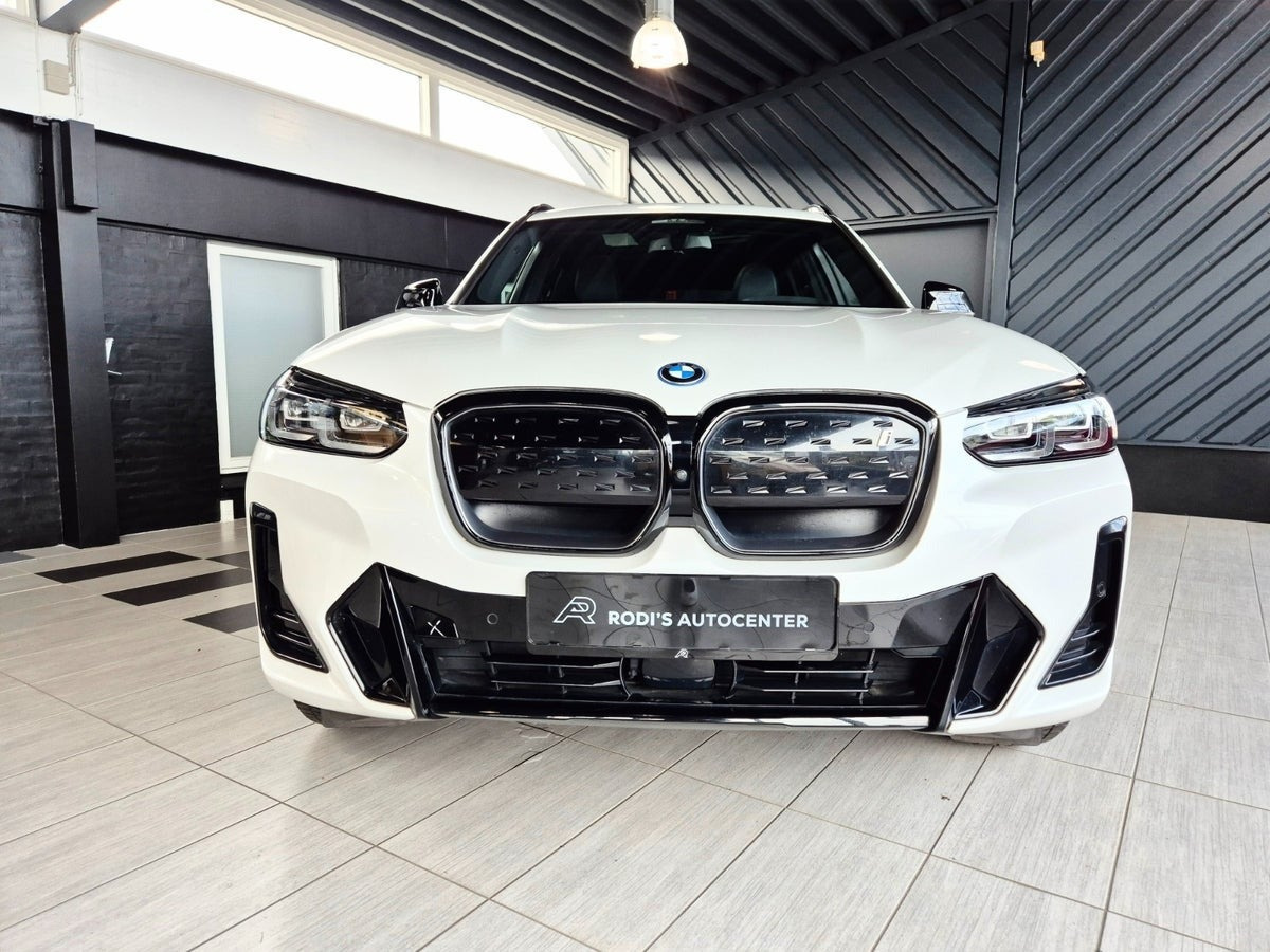 Hvid BMW iX3 fra 2023