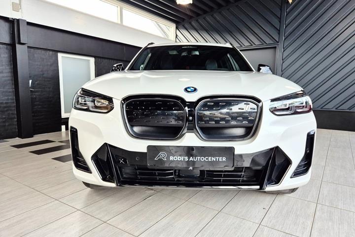 Hvid BMW iX3 fra 2023