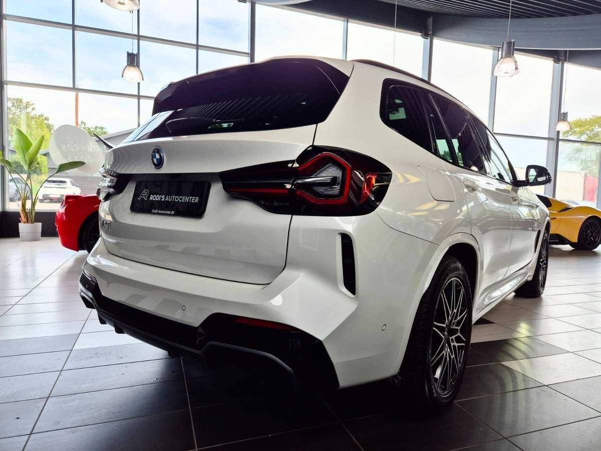 Hvid BMW iX3 fra 2023
