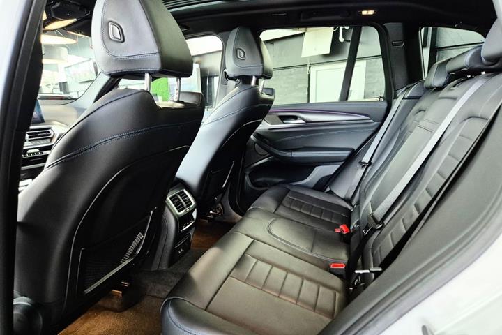Hvid BMW iX3 fra 2023