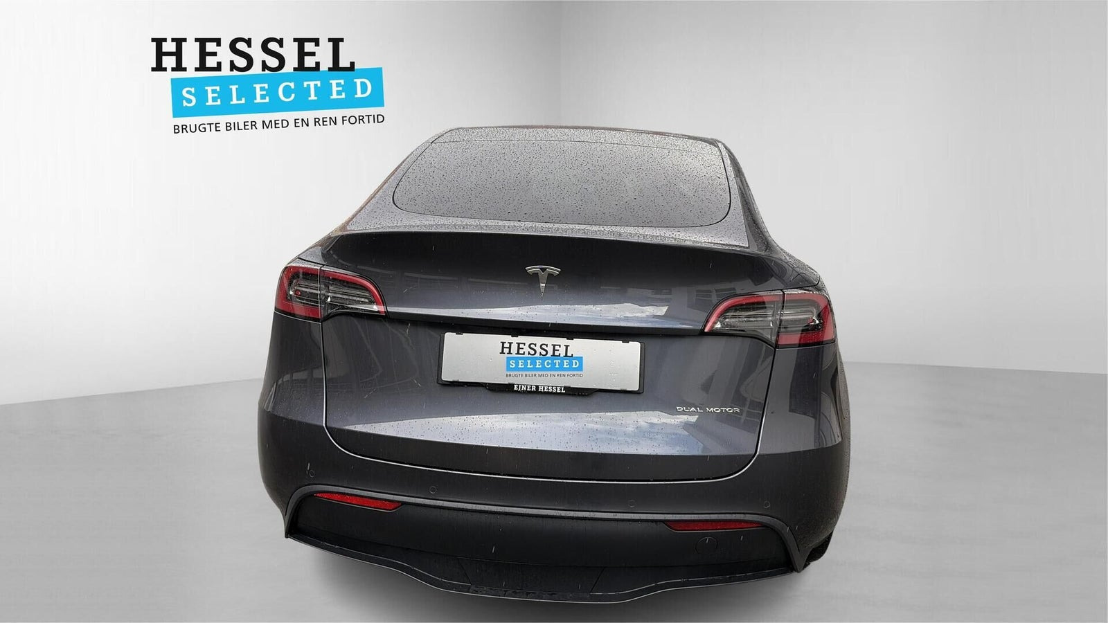 Grå Tesla Model Y fra 2022