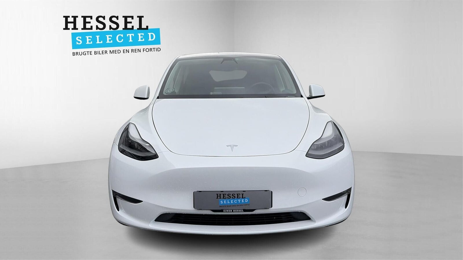 Hvid Tesla Model Y fra 2023
