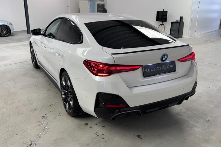 Hvid BMW i4 fra 2026