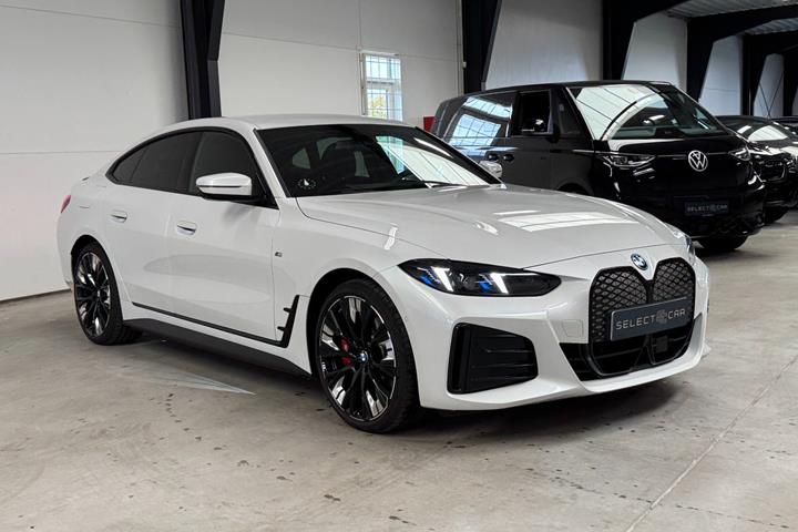 Hvid BMW i4 fra 2026