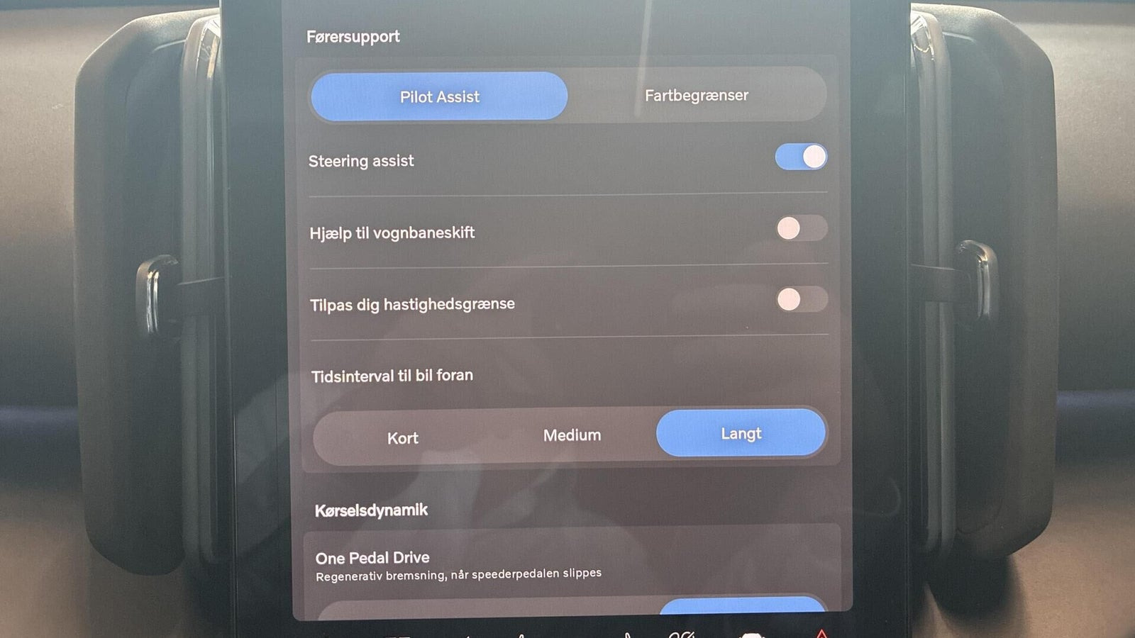 Grå Volvo EX30 fra 2024