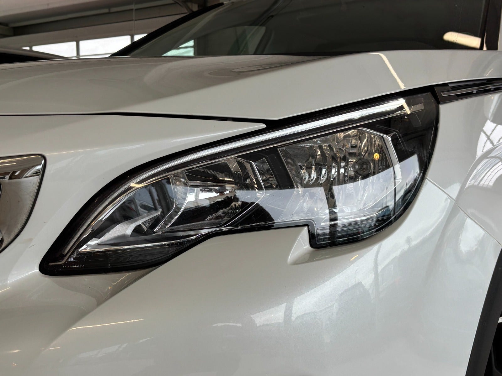Hvid Peugeot 3008 fra 2018