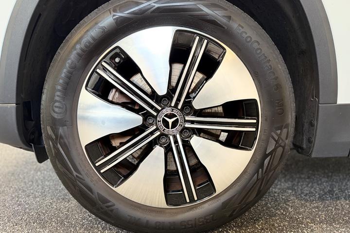 Hvid Mercedes EQA250+ fra 2023
