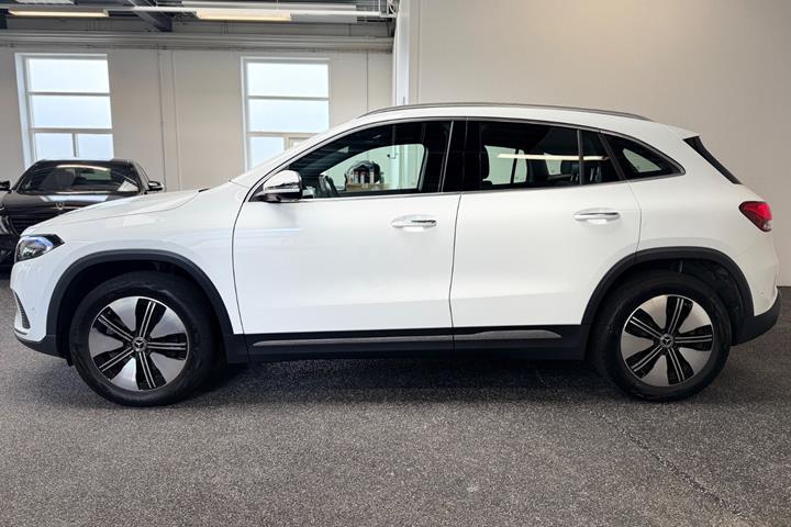 Hvid Mercedes EQA250+ fra 2023