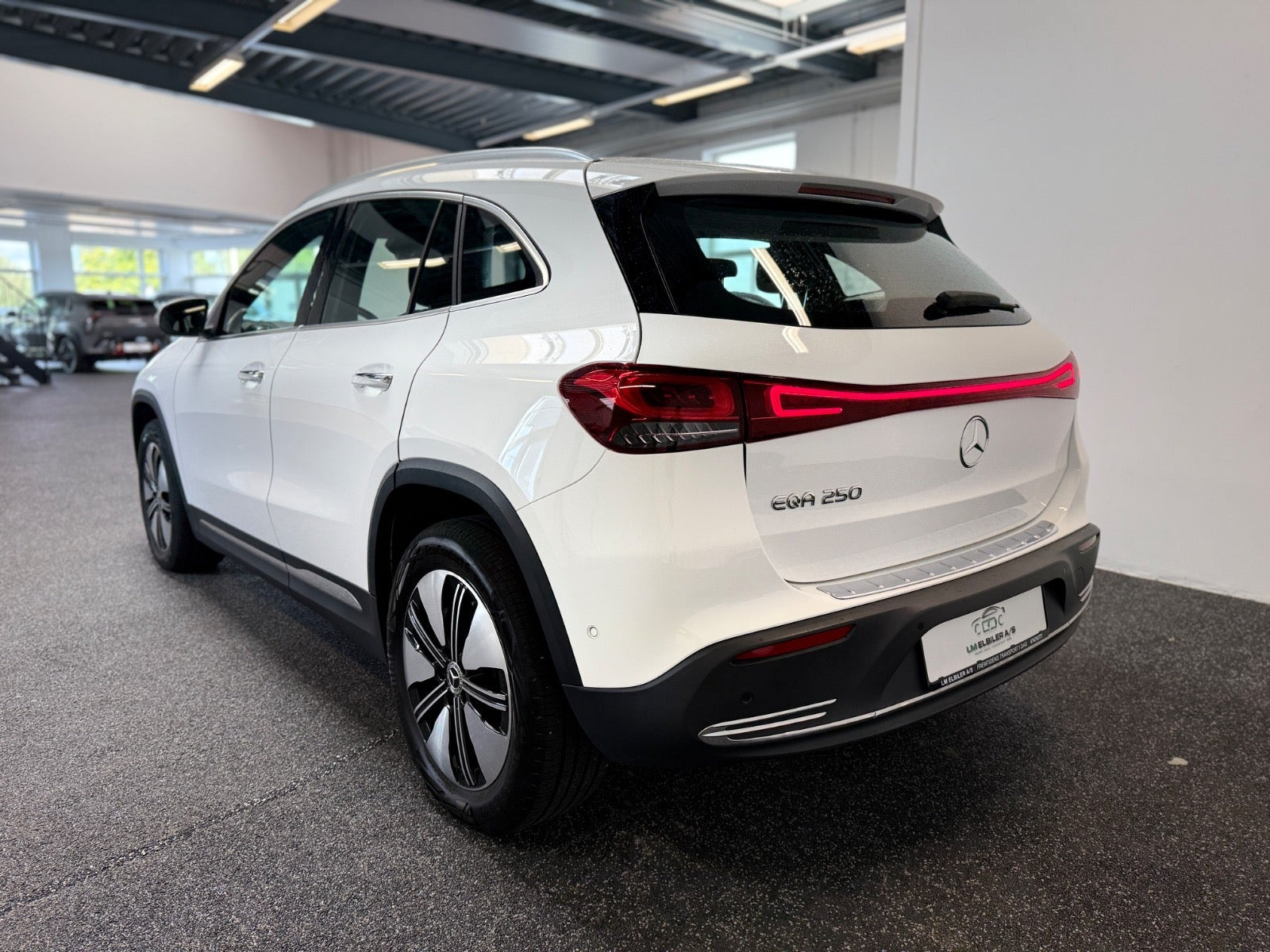 Hvid Mercedes EQA250+ fra 2023