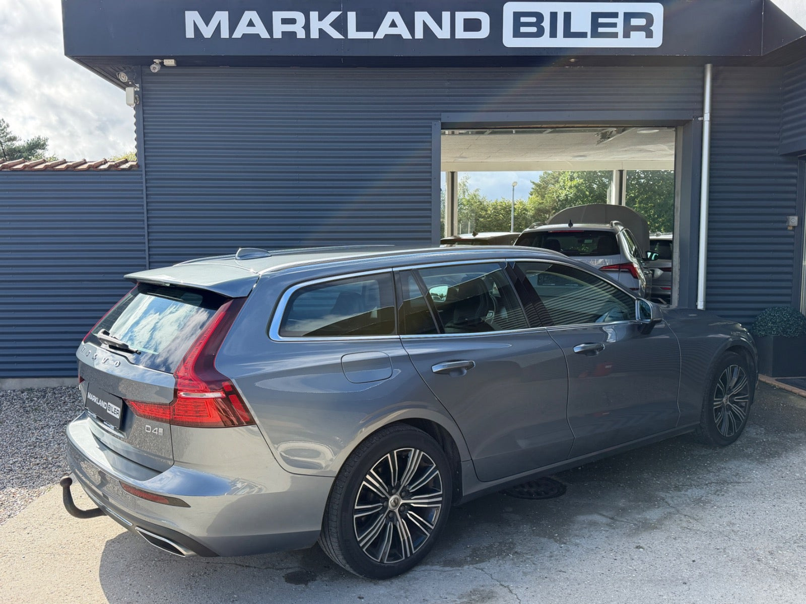Grå Volvo V60 fra 2019