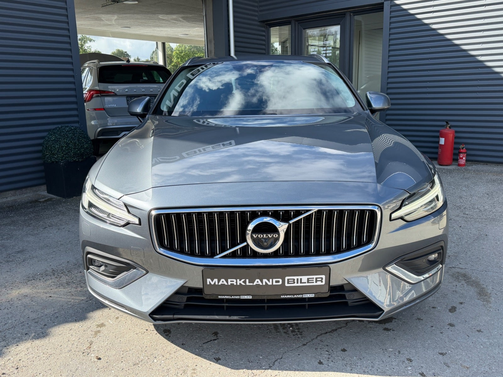 Grå Volvo V60 fra 2019
