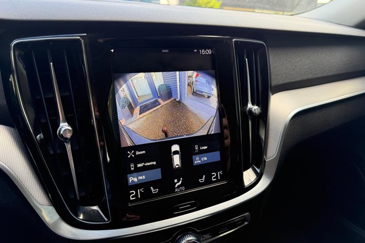 Grå Volvo V60 fra 2019