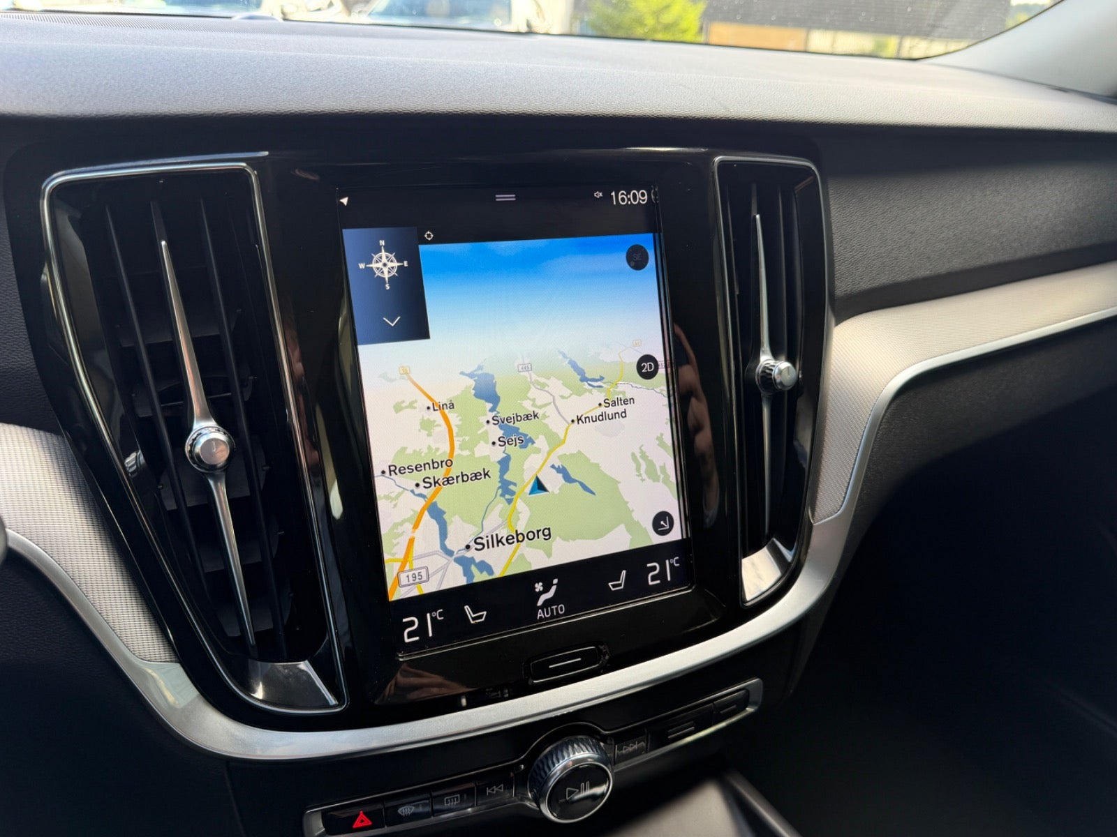 Grå Volvo V60 fra 2019