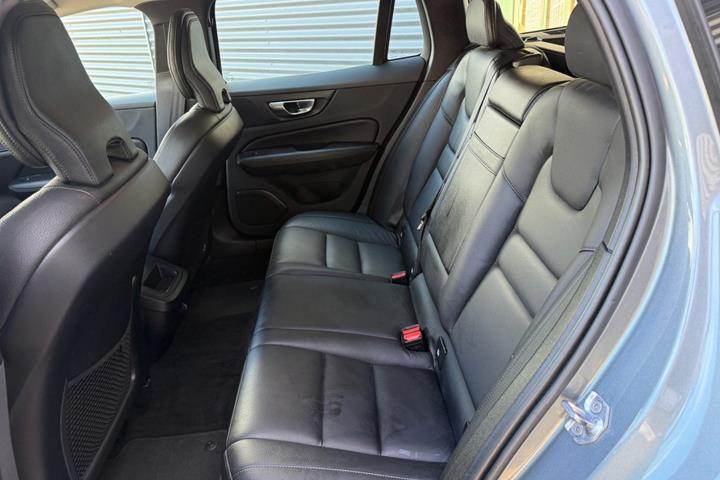 Grå Volvo V60 fra 2019