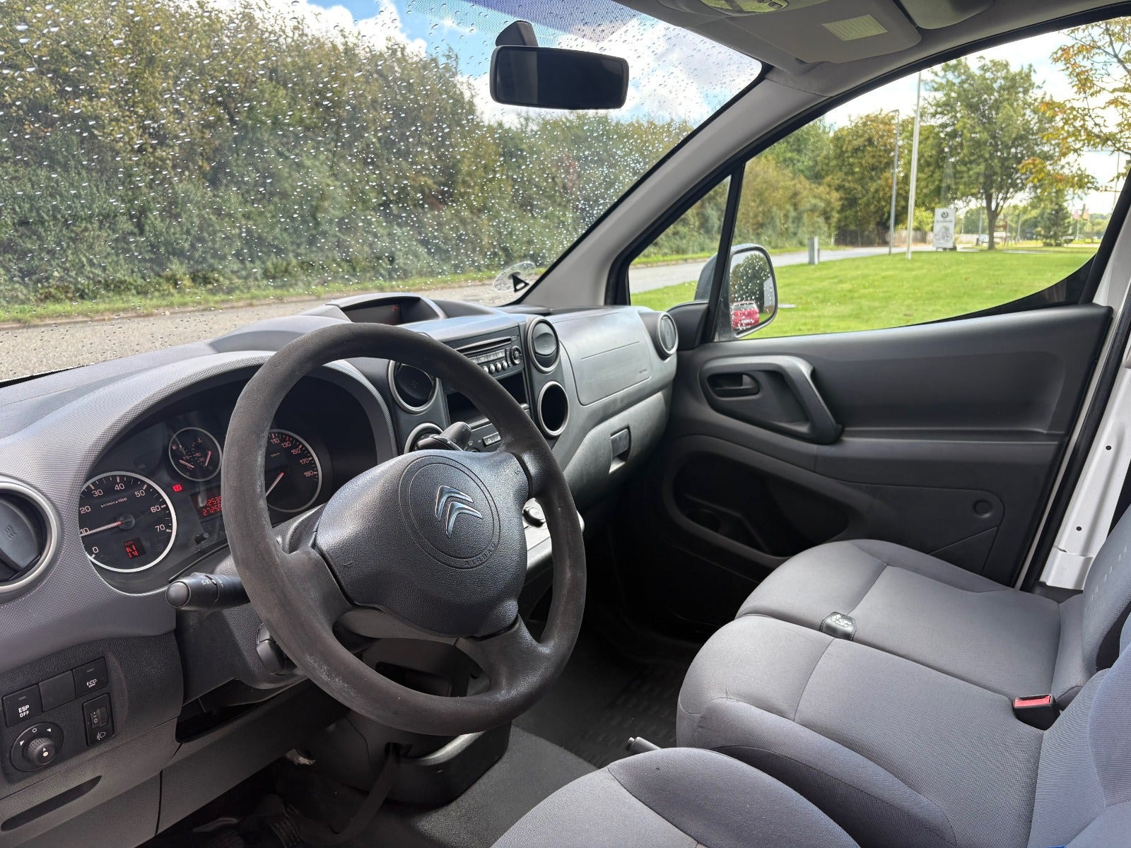 Hvid Citroën Berlingo fra 2013