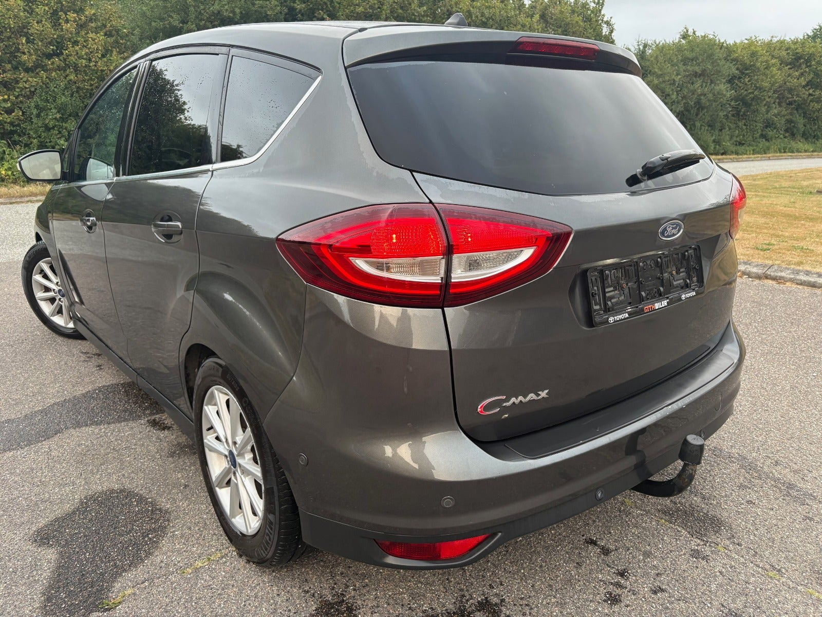 Grå Ford C-MAX fra 2017