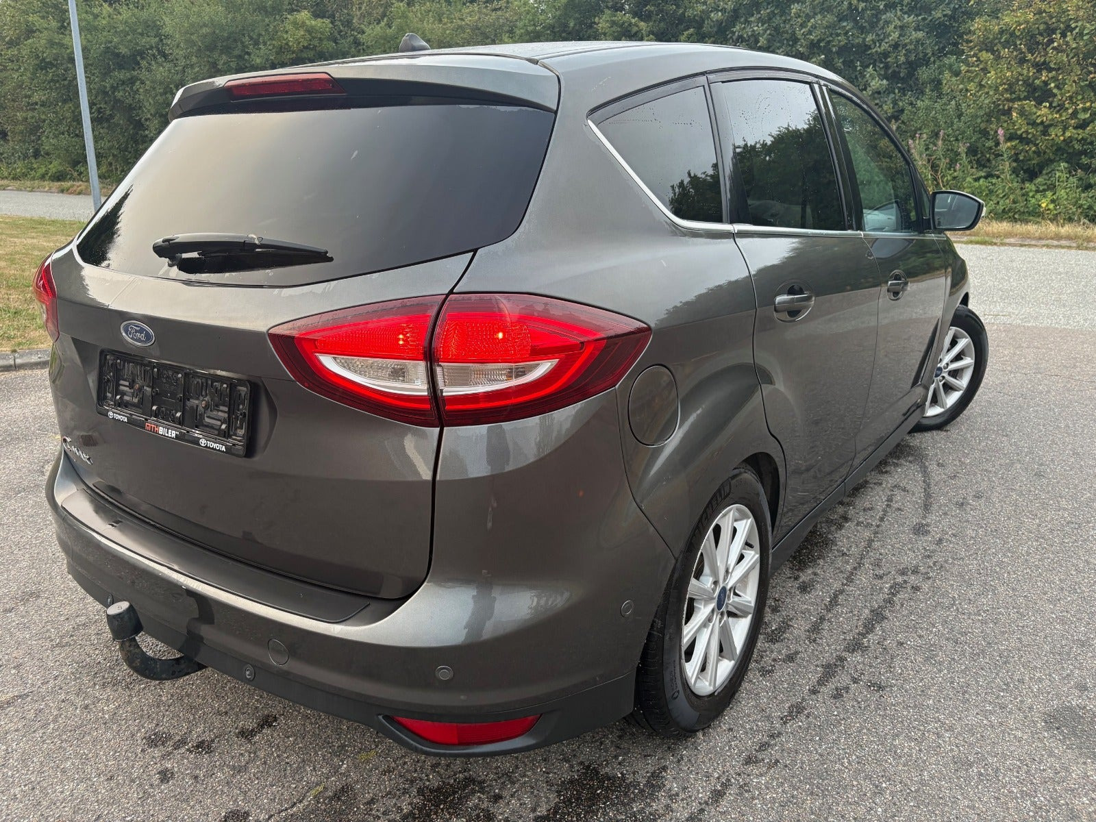 Grå Ford C-MAX fra 2017