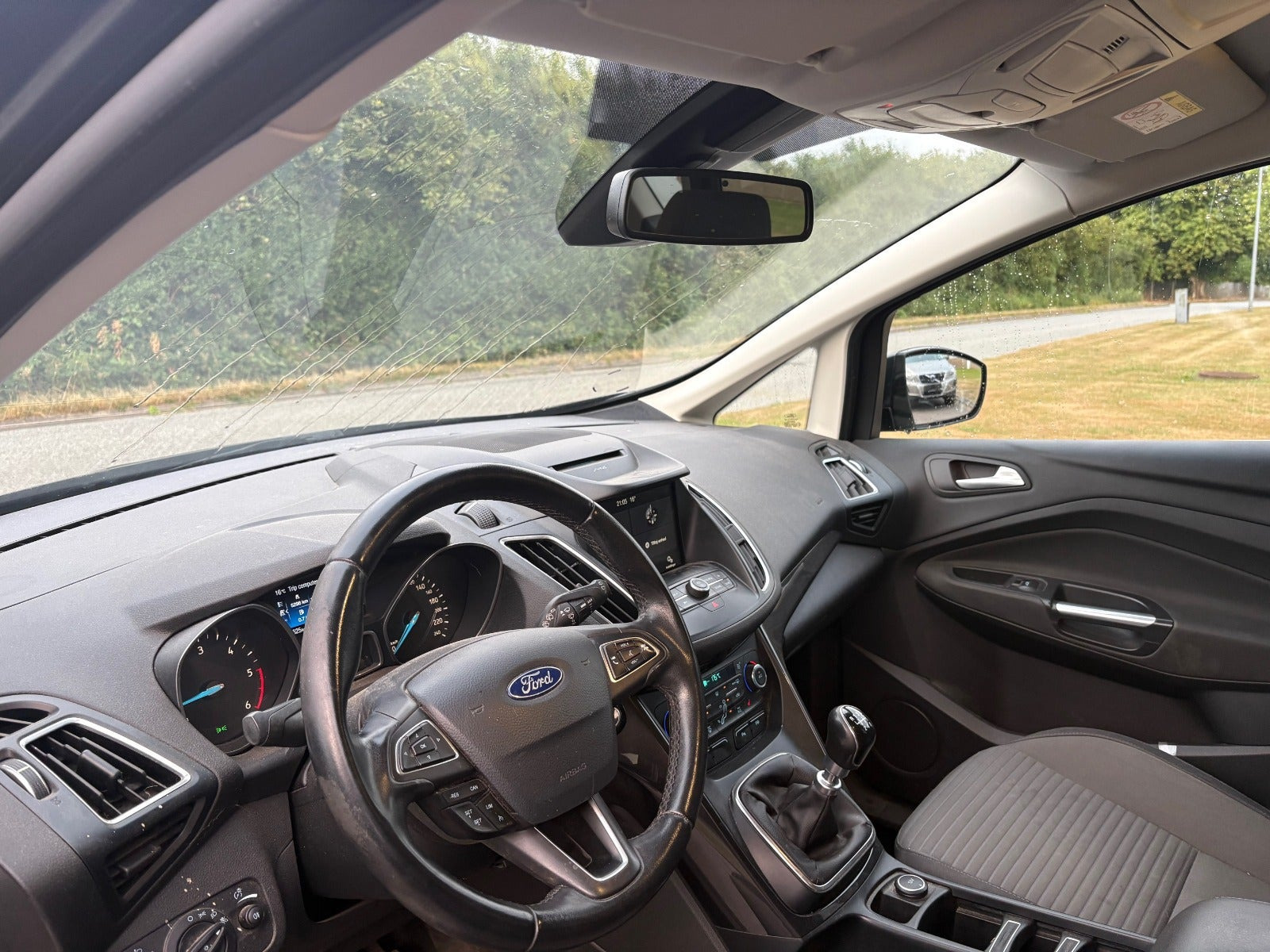 Grå Ford C-MAX fra 2017